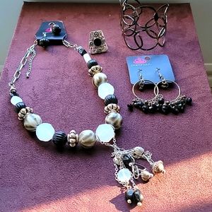 Fashion costume jewelry set by Paparazzi